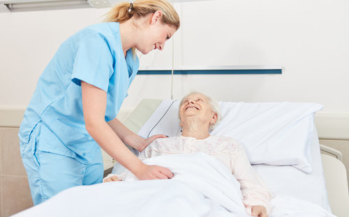 Bientraitance : améliorer les pratiques soignantes